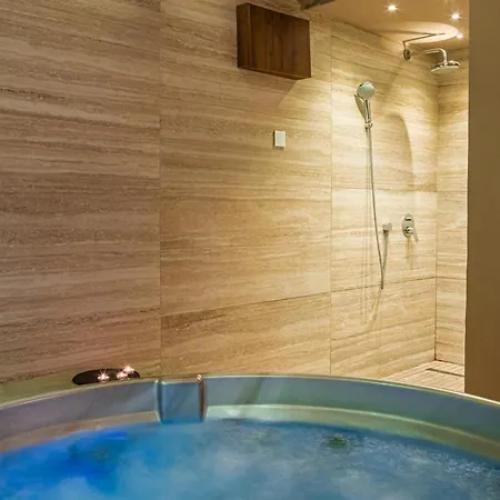 Venus With Jacuzzi And Sauna - Center Daire *