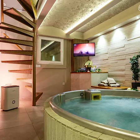 Venus With Jacuzzi And Sauna - Center